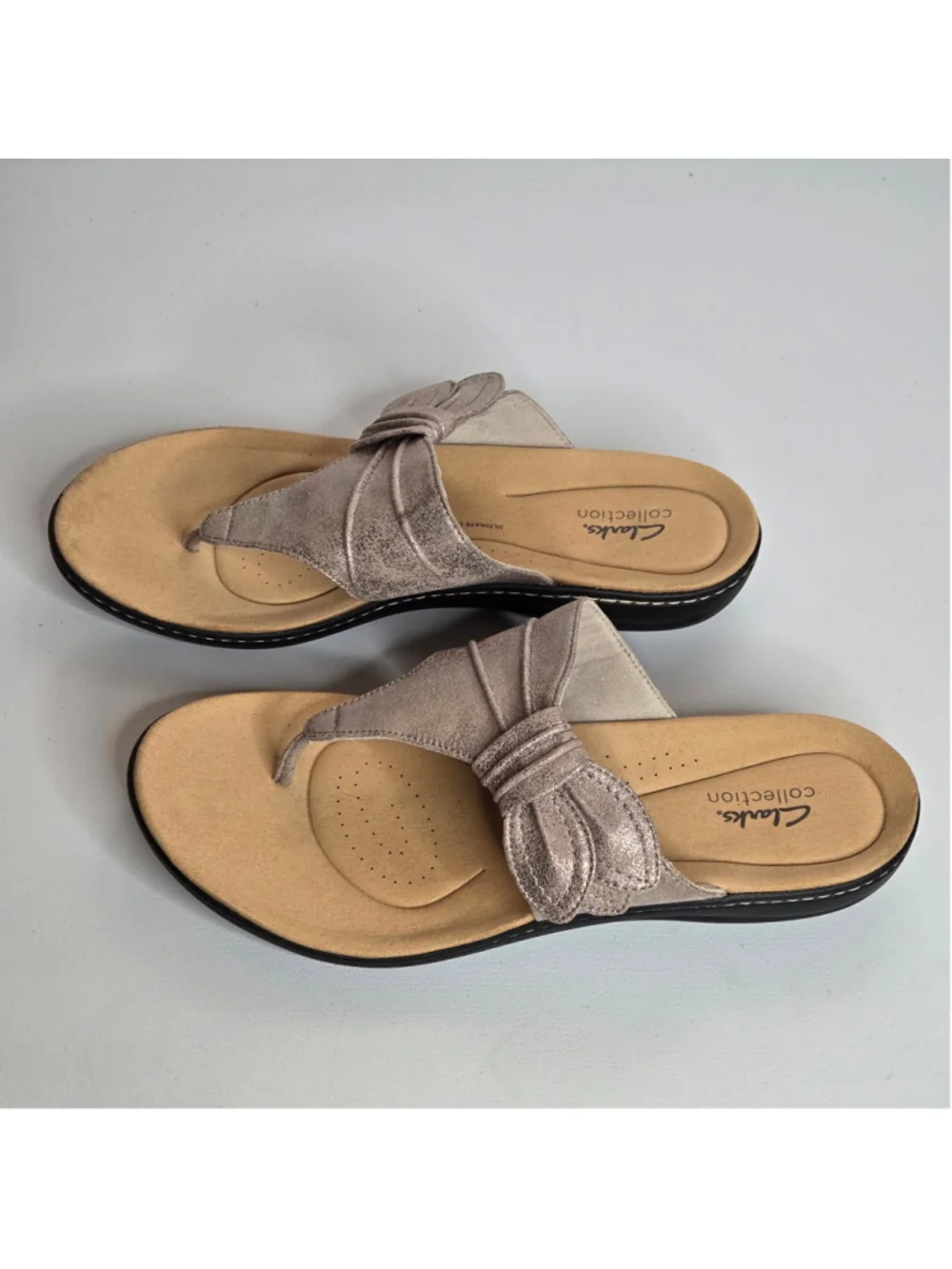 Clarks Laureann Rae Bow Accent Slip-On Thong Taupe Metallic Sandals Sz 12